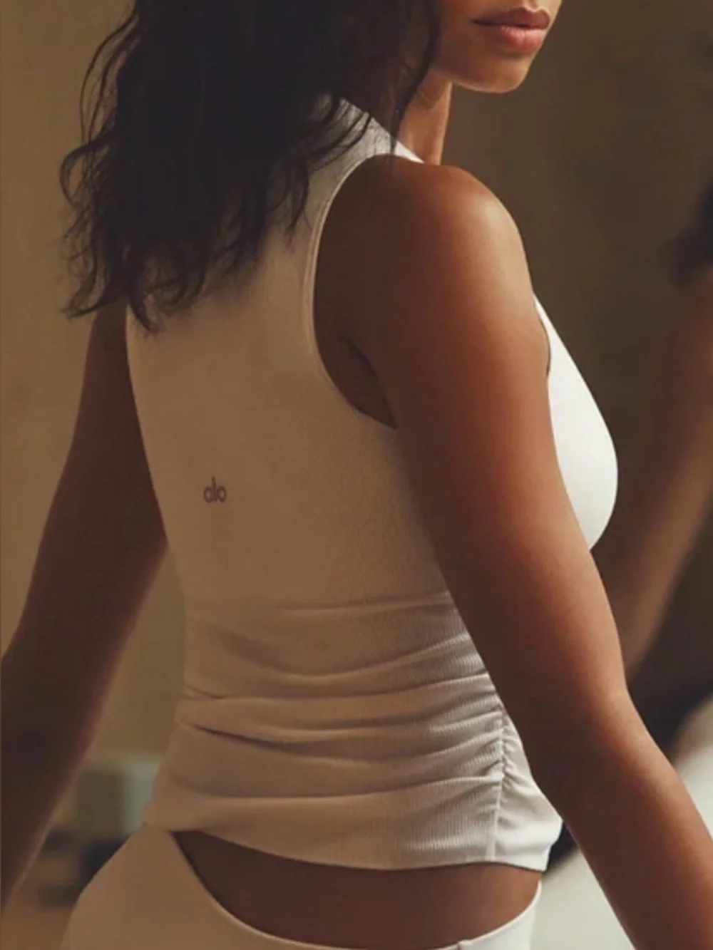 ALO Yoga En Point Ribbed Cream Tank Top Small 4 6 shirt Tan  EUC Built in Bra